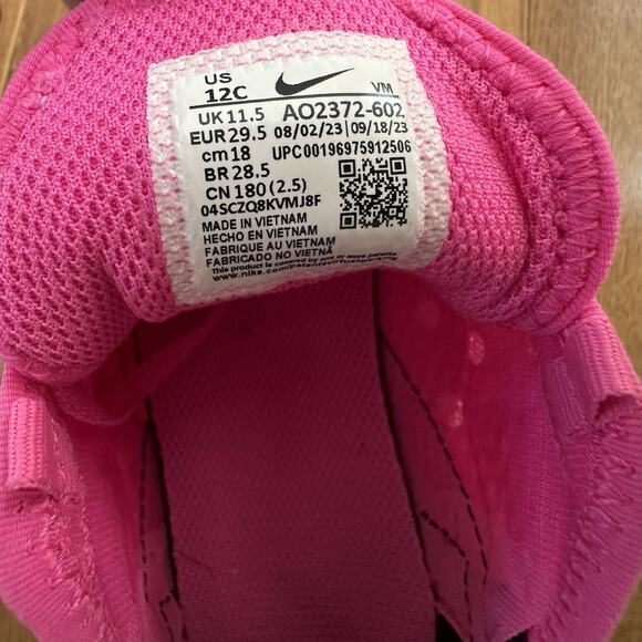 Nike Kids Sneakers in Pink and Black - Picture 10 of 10